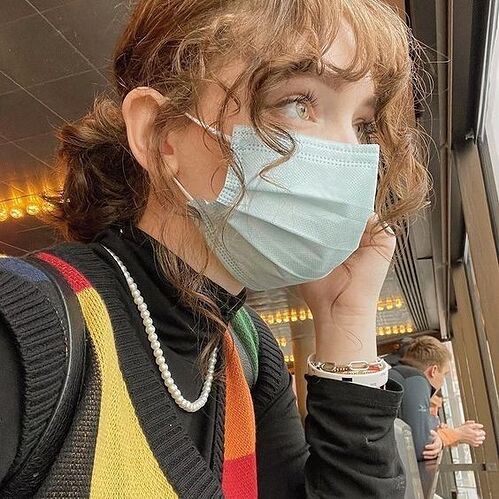 girlwithamaskandpearlnecklace