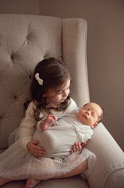 ALL WHITE IN HOME LIFESTYLE AND POSED NEWBORN PICTURES IN PARKER, COLORADO