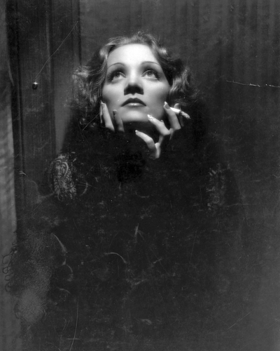 800px-Marlene_Dietrich_in_Shanghai_Express_(1932)_by_Don_English