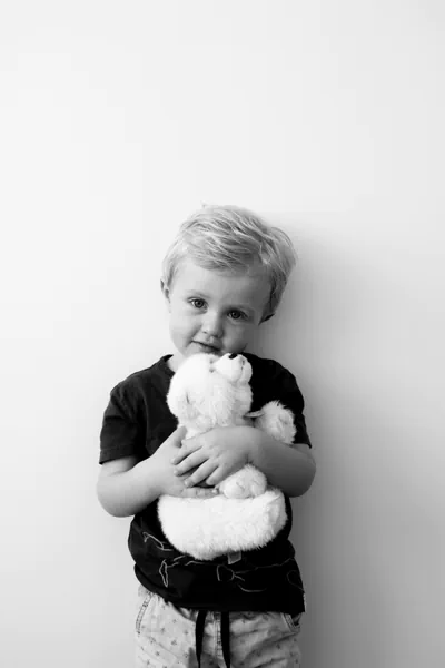 idea-of-a-Child-hugging-a-teddy-for-a-sibling-portrait