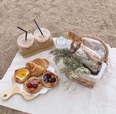 ◜ ˗ˏˋ🍭ˎˊ˗ ◞ 𝒑𝒊𝒏𝒕𝒆𝒓𝒆𝒔𝒕: 𝑳𝒐𝒗𝒆𝒍𝒚__𝒔𝒕𝒓𝒂𝒏𝒈𝒆𝒓 | Picnic food, Picnic foods, Aesthetic food