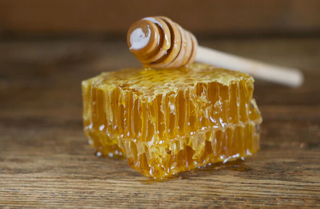 honeycombs-lie-table-top-is-honey-stick-aesthetics_546077-36